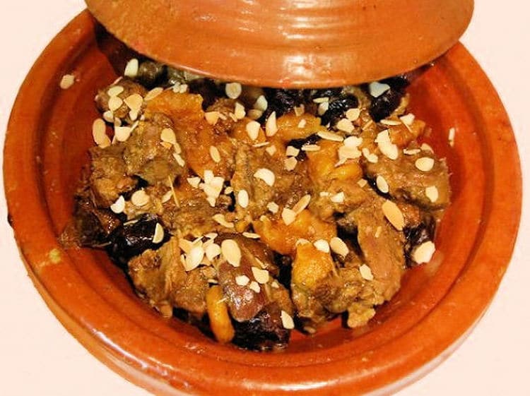 Tajine marocain au poulet, agneau pruneaux et légumes à Aubagne